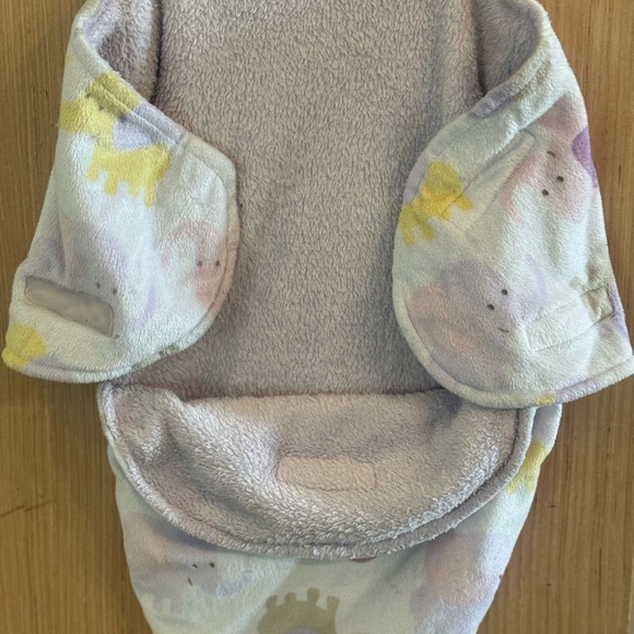 Blankets and beyond swaddle - Picture 5 of 6